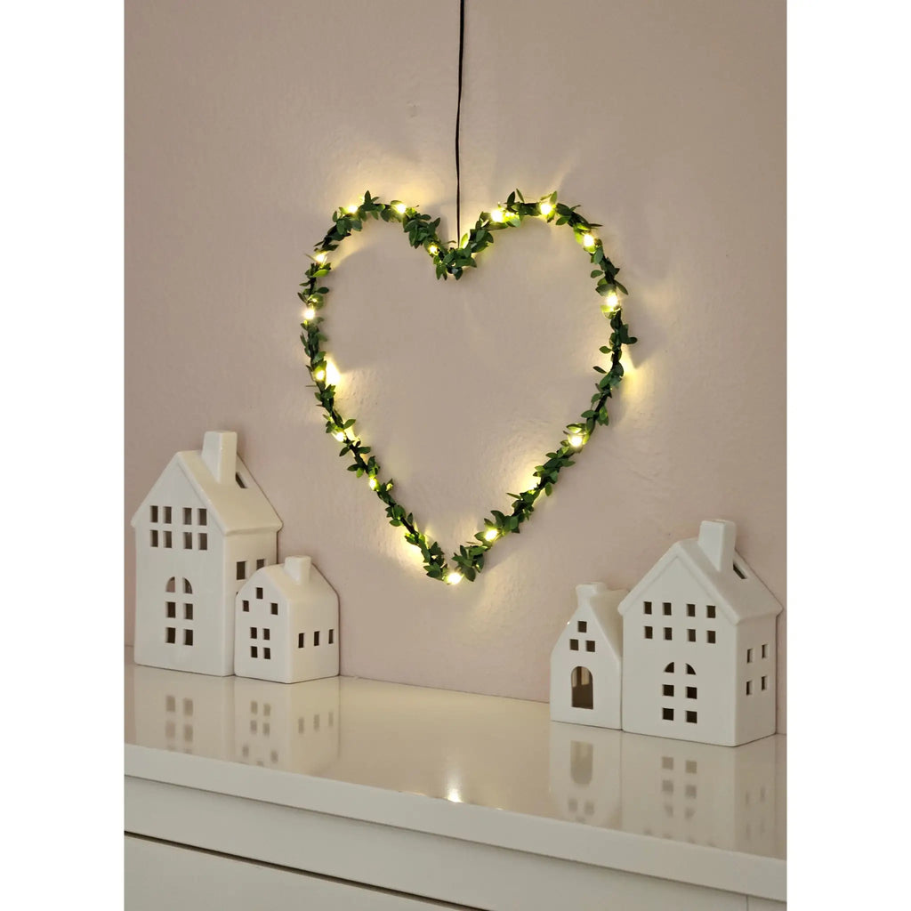 LED-Fenstersilhouette 30 cm – Herz oder Stern mit Kunstgrün